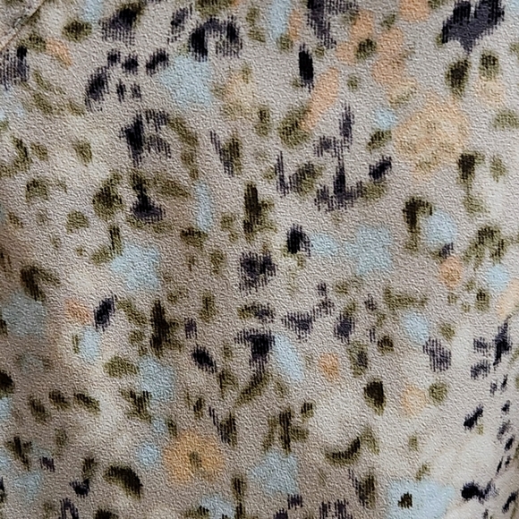 Apt. 9 Sleeveless V Neck Blouse Shell Camo Large - Picture 4 of 6